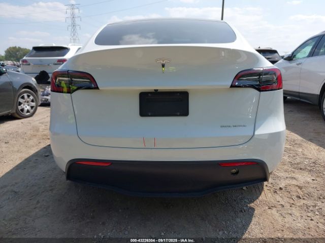 Tesla Model Y Image 15