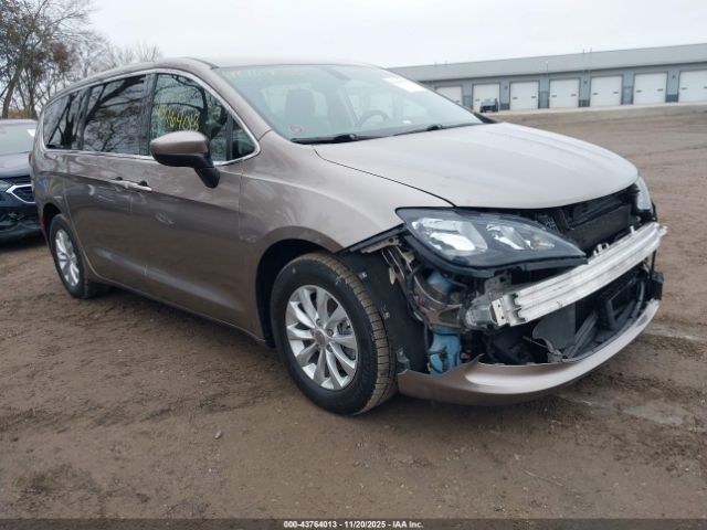 Chrysler Pacifica Touring Image 1