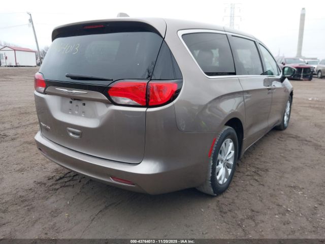 Chrysler Pacifica Touring Image 5