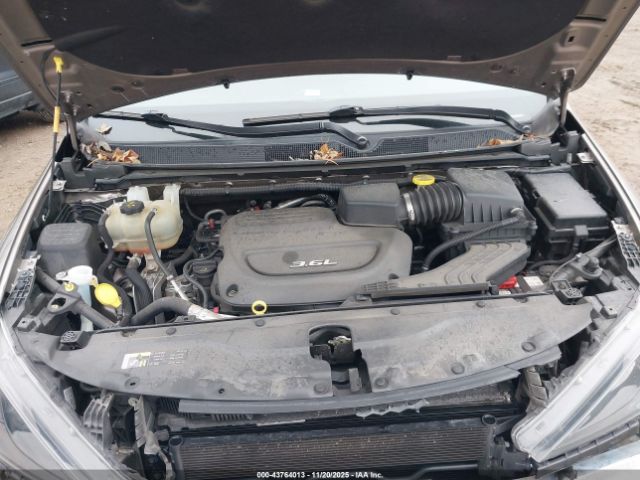 Chrysler Pacifica Touring Image 13