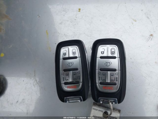 Chrysler Pacifica Touring Image 10