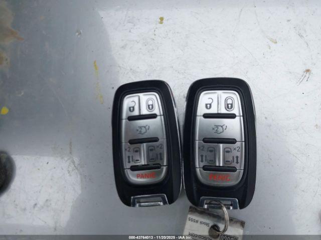 Chrysler Pacifica Touring Image 10