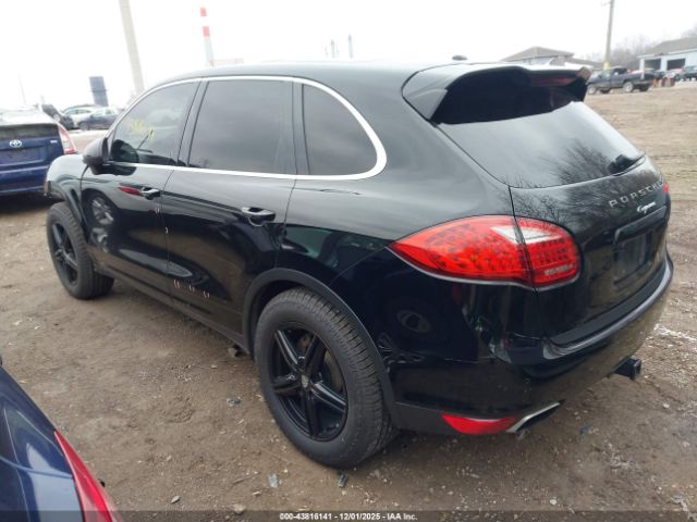 Porsche Cayenne Image 2