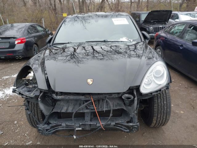 Porsche Cayenne Image 9