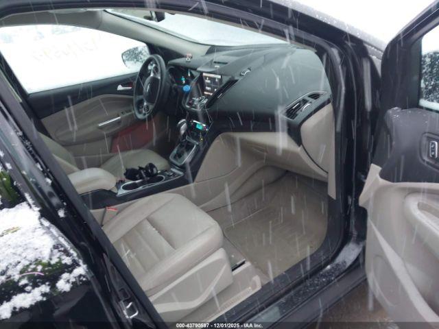 Ford Escape Titanium Image 11