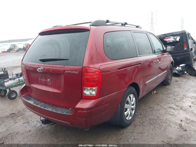 Hyundai Entourage Image 6