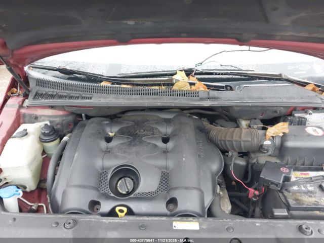 Hyundai Entourage Image 11