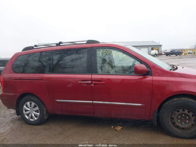 Hyundai Entourage Image 15