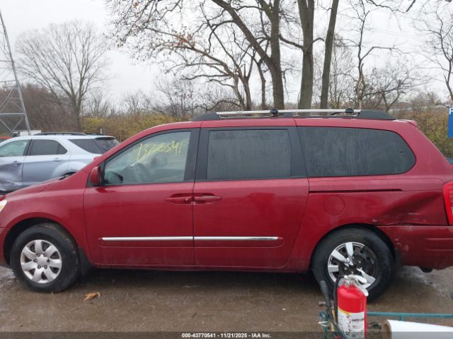 Hyundai Entourage Image 13