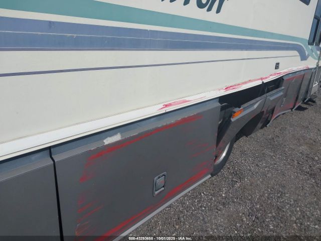 Chevrolet P30 Image 12