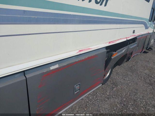 Chevrolet P30 Image 12