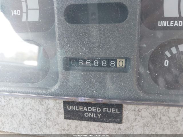 Chevrolet P30 Image 9