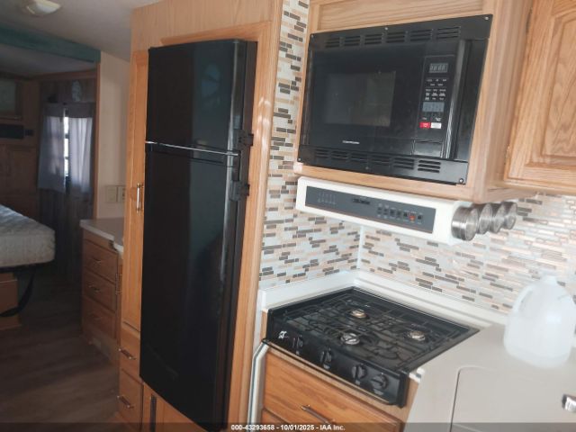 Chevrolet P30 Image 10