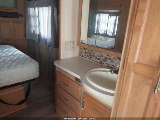 Chevrolet P30 Image 13