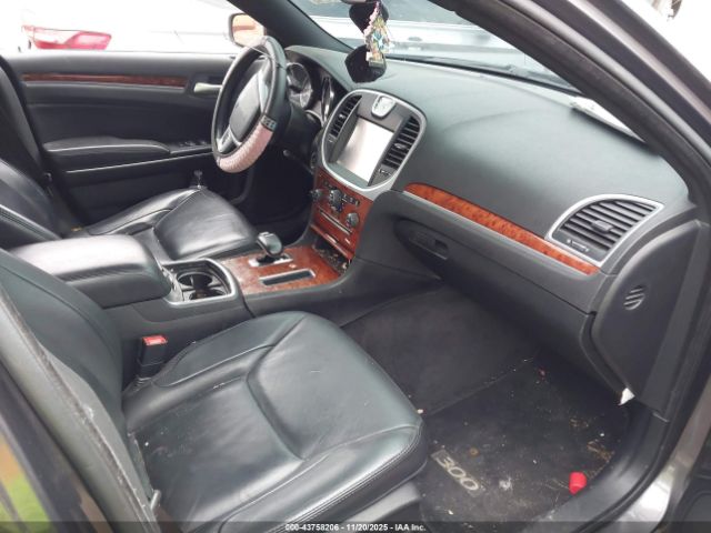 Chrysler 300 Image 12