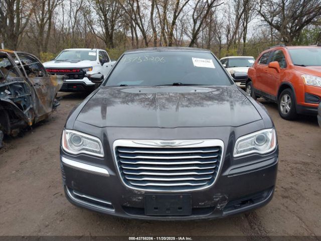 Chrysler 300 Image 15