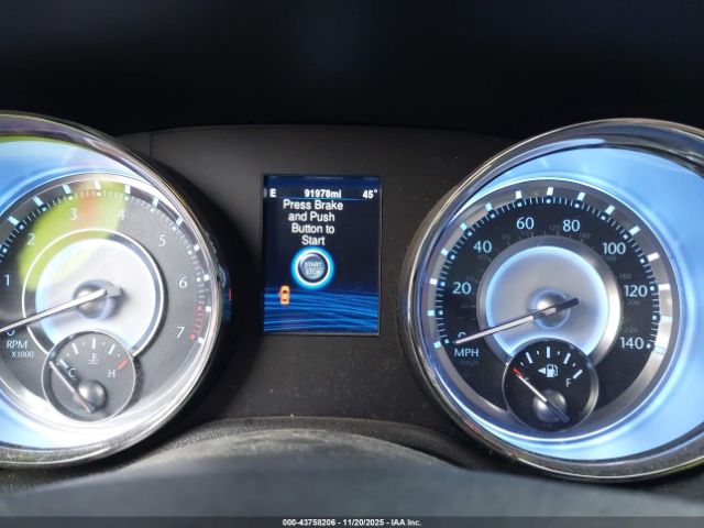 Chrysler 300 Image 16