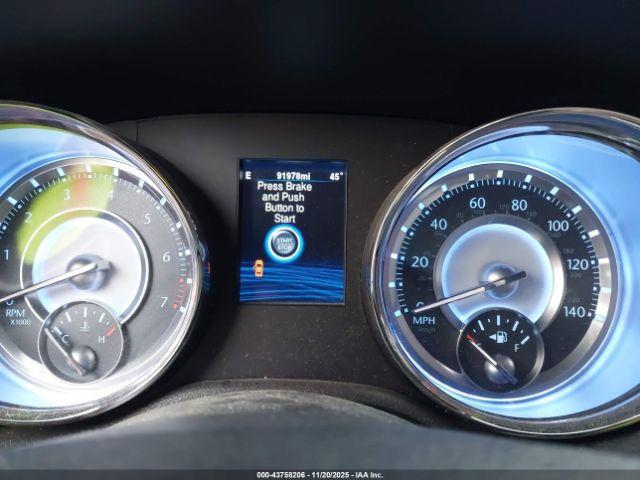 Chrysler 300 Image 16