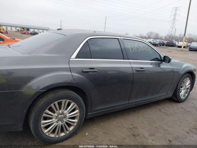 Chrysler 300 Image 6