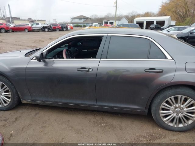 Chrysler 300 Image 8