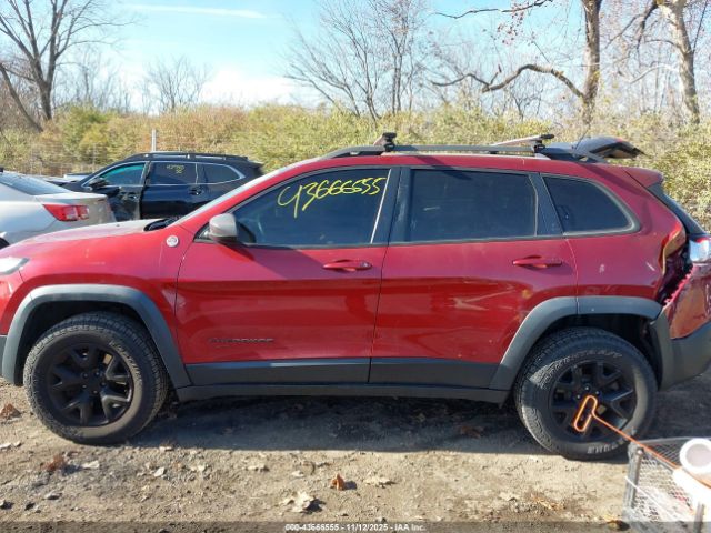 Jeep Cherokee Trailhawk Image 11
