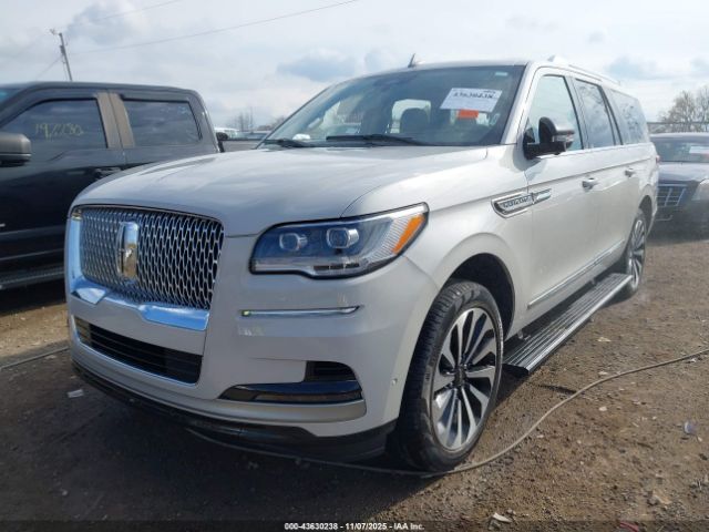 Lincoln Navigator Reserve L Image 2