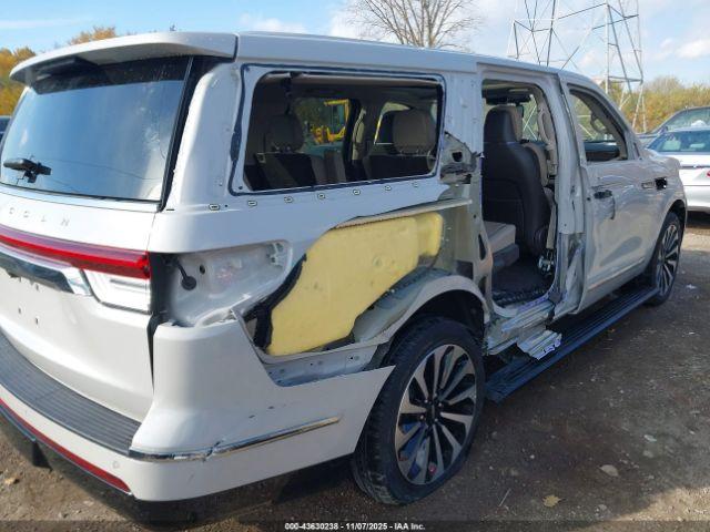 Lincoln Navigator Reserve L Image 3