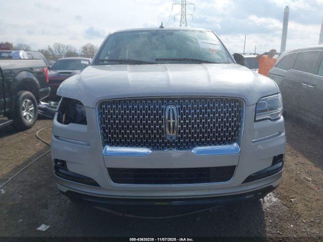 Lincoln Navigator Reserve L Image 9