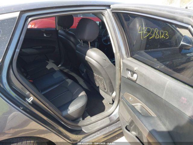 Kia Optima S Image 6