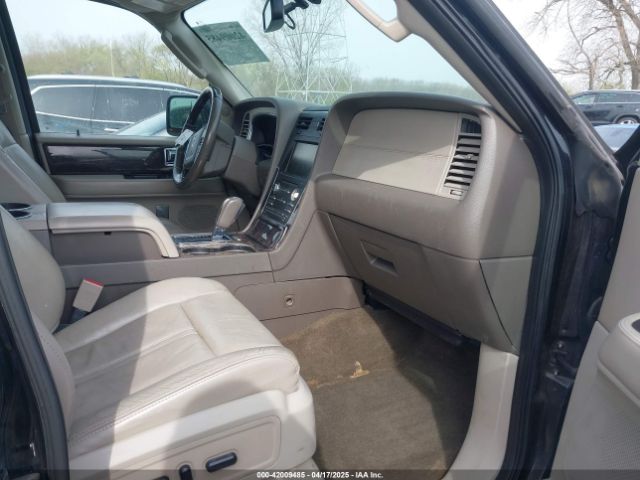 Lincoln Navigator Image 6