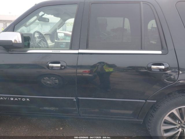 Lincoln Navigator Image 11