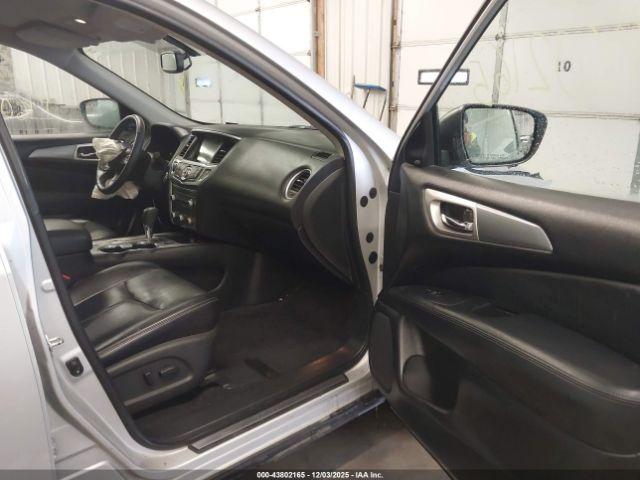 Nissan Pathfinder Sl Image 2