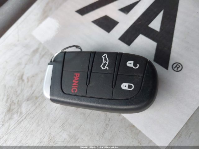 Chrysler 200 S Image 6