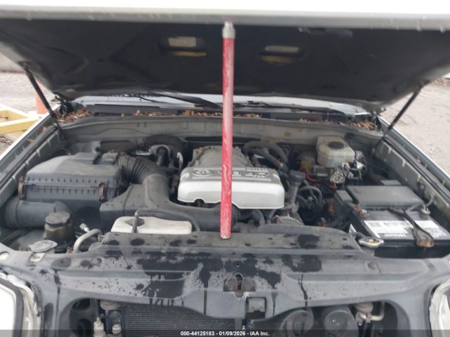 Toyota 4Runner Limited V8 Image 8