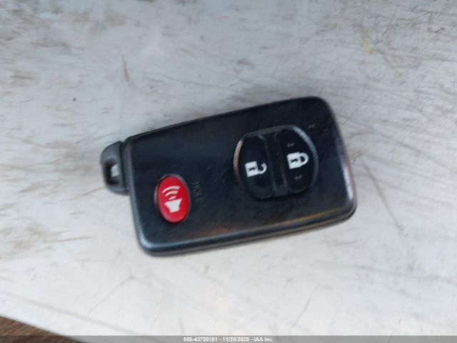 Toyota Prius Two Image 11