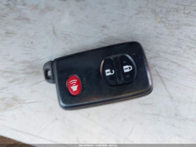 Toyota Prius Two Image 11