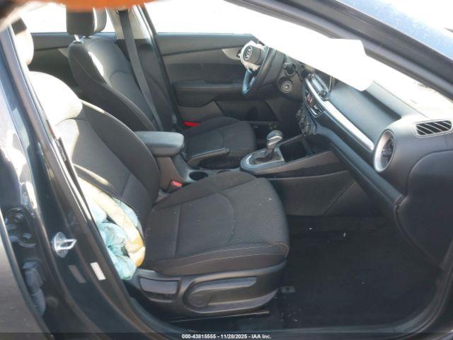 Kia Forte Lxs Image 2