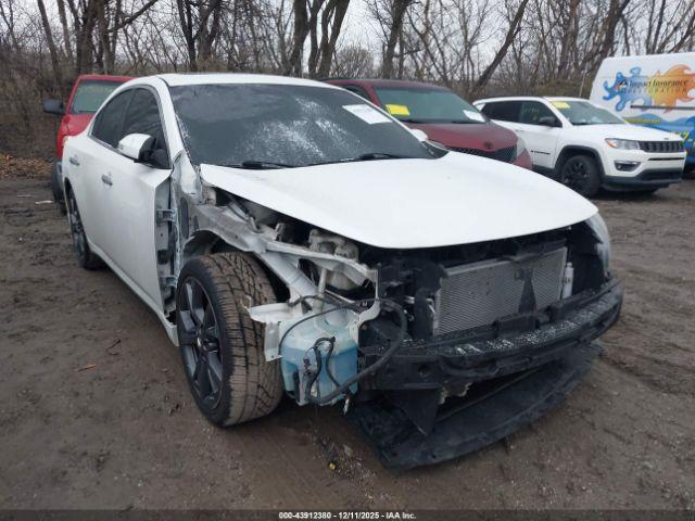  Salvage Nissan Maxima